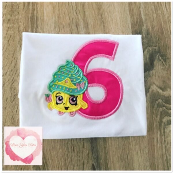 Embroidered (Queen cupcake) design